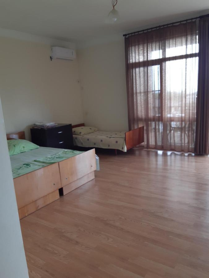New Athos Guesthouse On Topchan 17 المظهر الخارجي الصورة