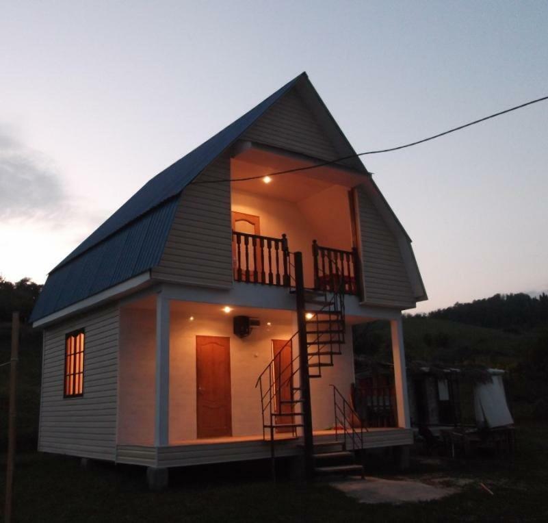 New Athos Guesthouse On Topchan 17 المظهر الخارجي الصورة
